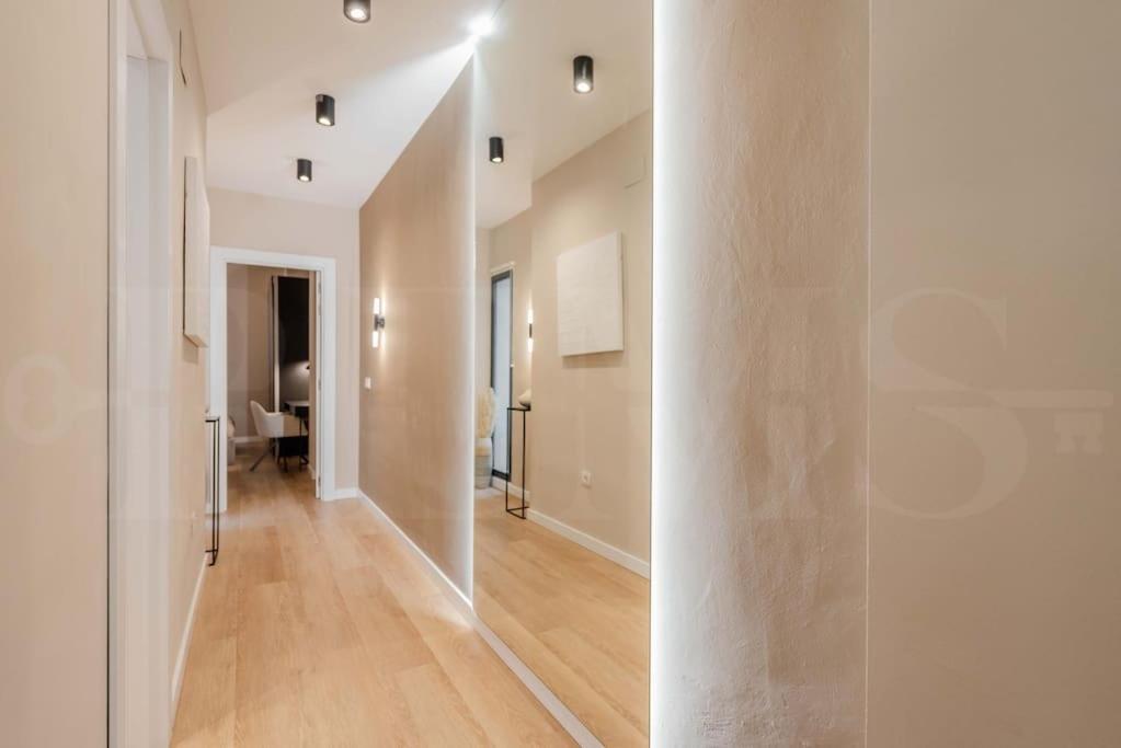 Contemporary Minimalist Apartment By Rems Málaga Kültér fotó