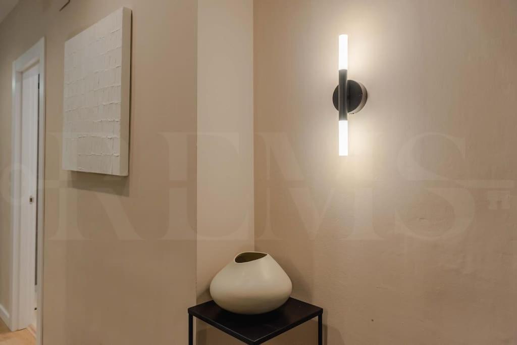 Contemporary Minimalist Apartment By Rems Málaga Kültér fotó