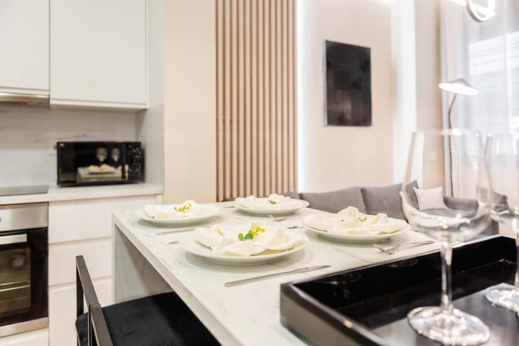 Contemporary Minimalist Apartment By Rems Málaga Kültér fotó