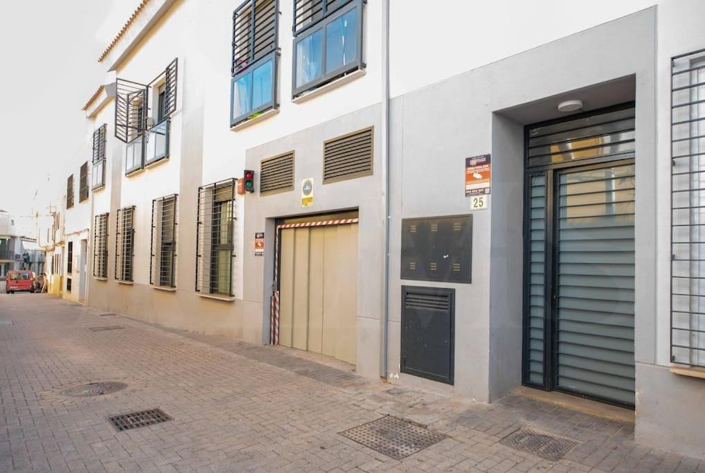 Contemporary Minimalist Apartment By Rems Málaga Kültér fotó