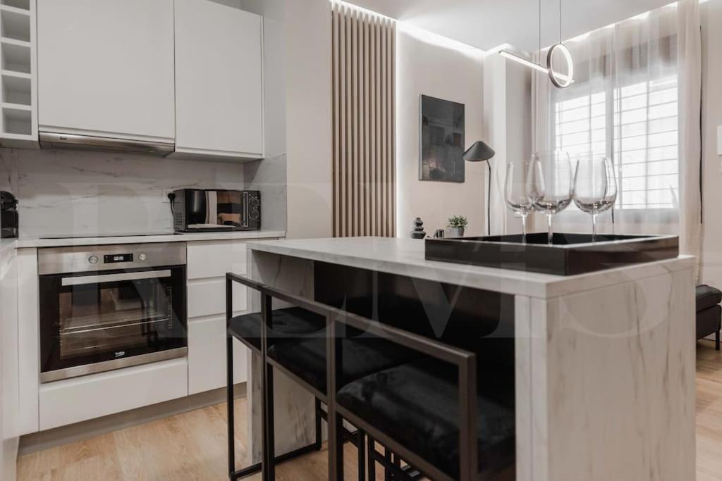 Contemporary Minimalist Apartment By Rems Málaga Kültér fotó