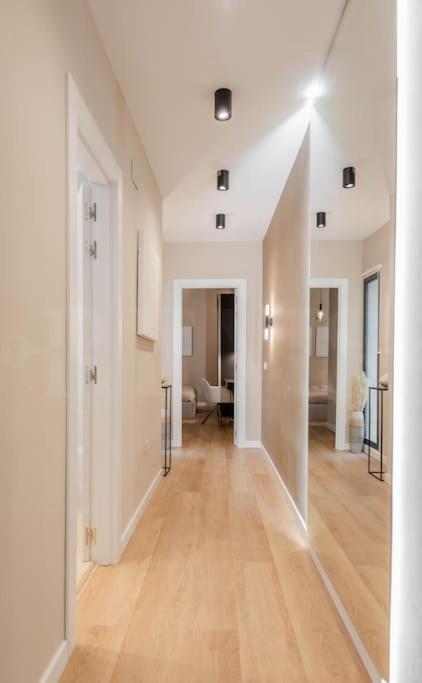 Contemporary Minimalist Apartment By Rems Málaga Kültér fotó