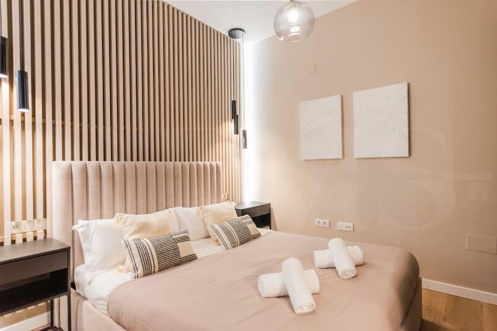 Contemporary Minimalist Apartment By Rems Málaga Kültér fotó