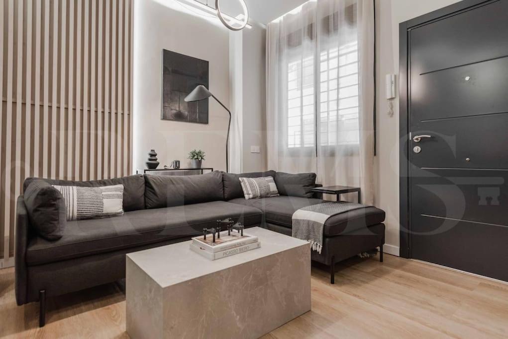 Contemporary Minimalist Apartment By Rems Málaga Kültér fotó