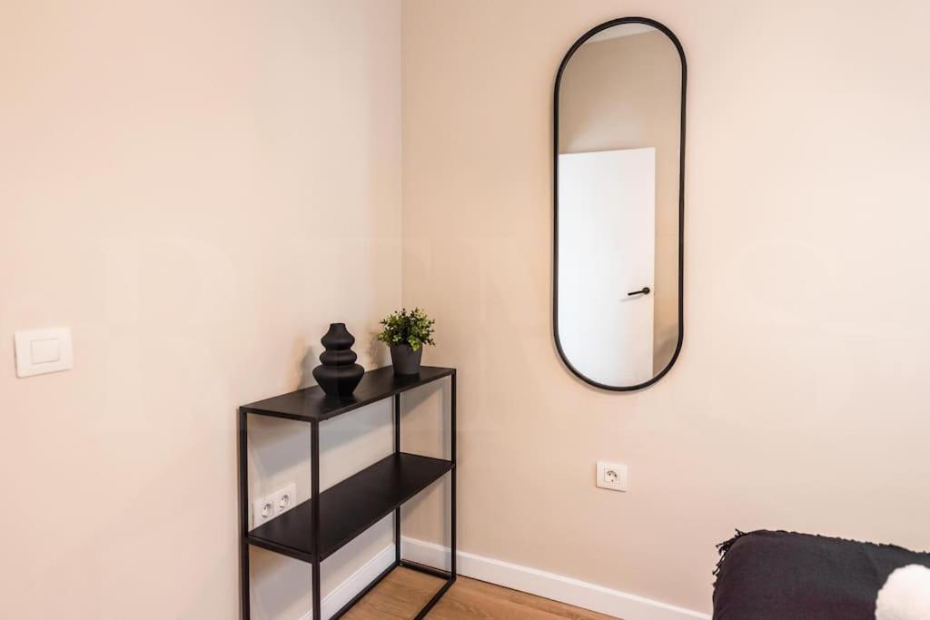 Contemporary Minimalist Apartment By Rems Málaga Kültér fotó